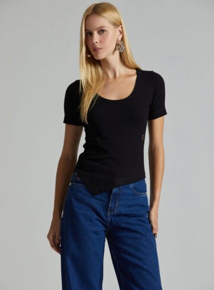 BLUSA REBECA ARM.3 PRETO