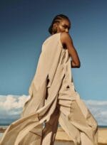 VESTIDO LONGUETE CREPE C/ TRANSPARENCIA BEGE - Imagem 3