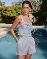 CONJUNTO LISTRADO TOP BABADOS E SHORT AZUL