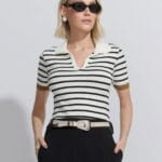 BLUSA POLO LISTRAS TRICOT CAMEL