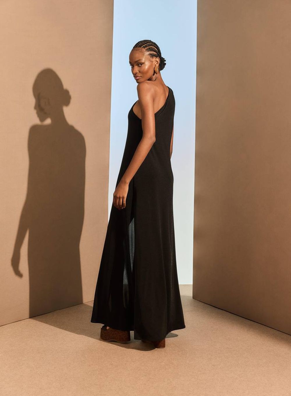 a90db4b67fb6cd757be470410863cefe.jpg VESTIDO JERSEY OMBRO SO FIVELA PRETO - Imagem 2