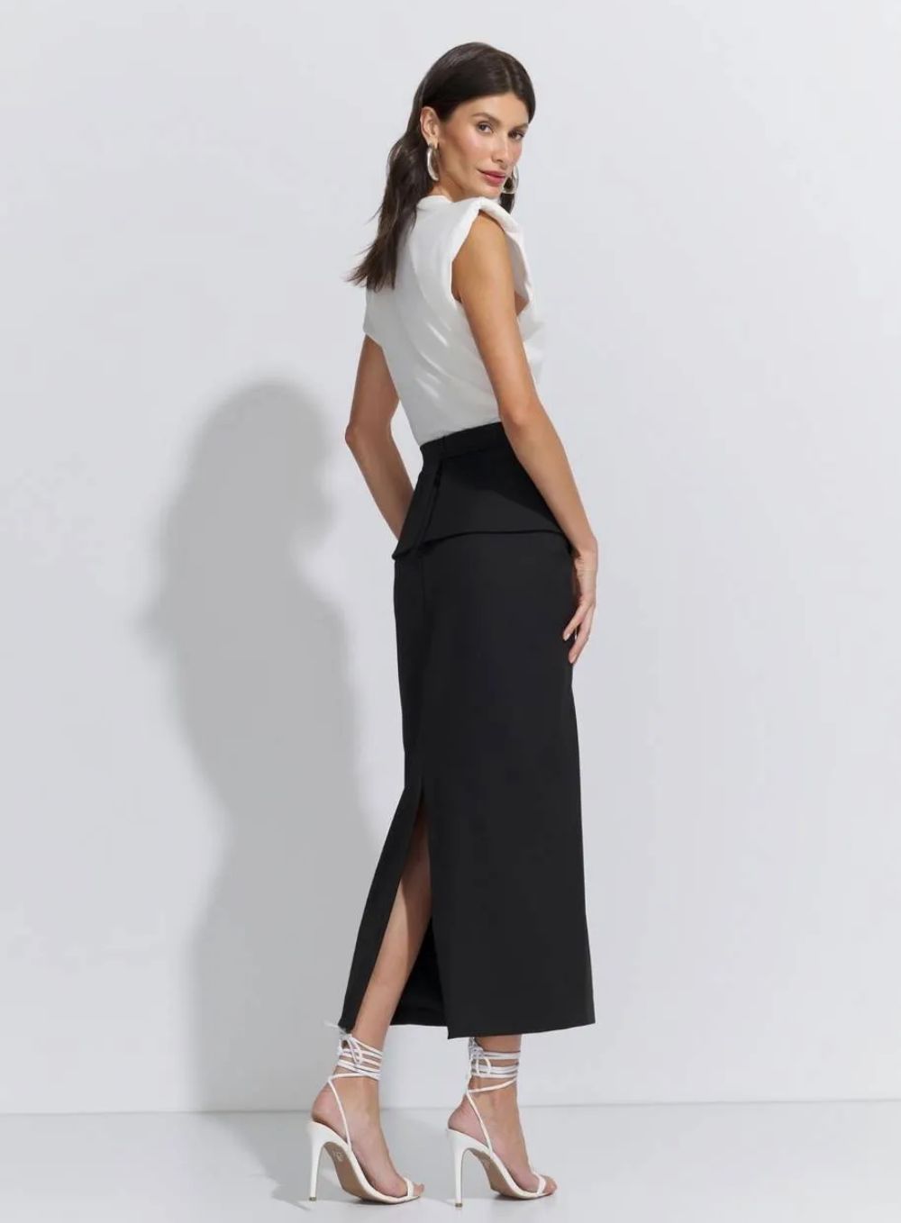 bde1eff4d05e4f997151222e78447741.jpg SAIA MIDI PEPLUM CREPE ELEGANCE PRETO - Imagem 2