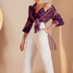 CALCA ALTA COM PREGAS OFF WHITE