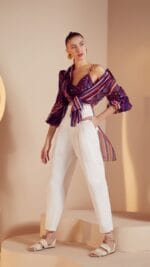 CALCA ALTA COM PREGAS OFF WHITE