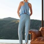 BLUSA CAVADA ILHOS AZUL CLARO