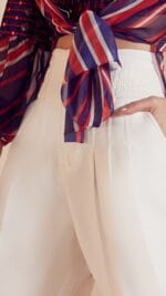 CALCA ALTA COM PREGAS OFF WHITE - Imagem 3