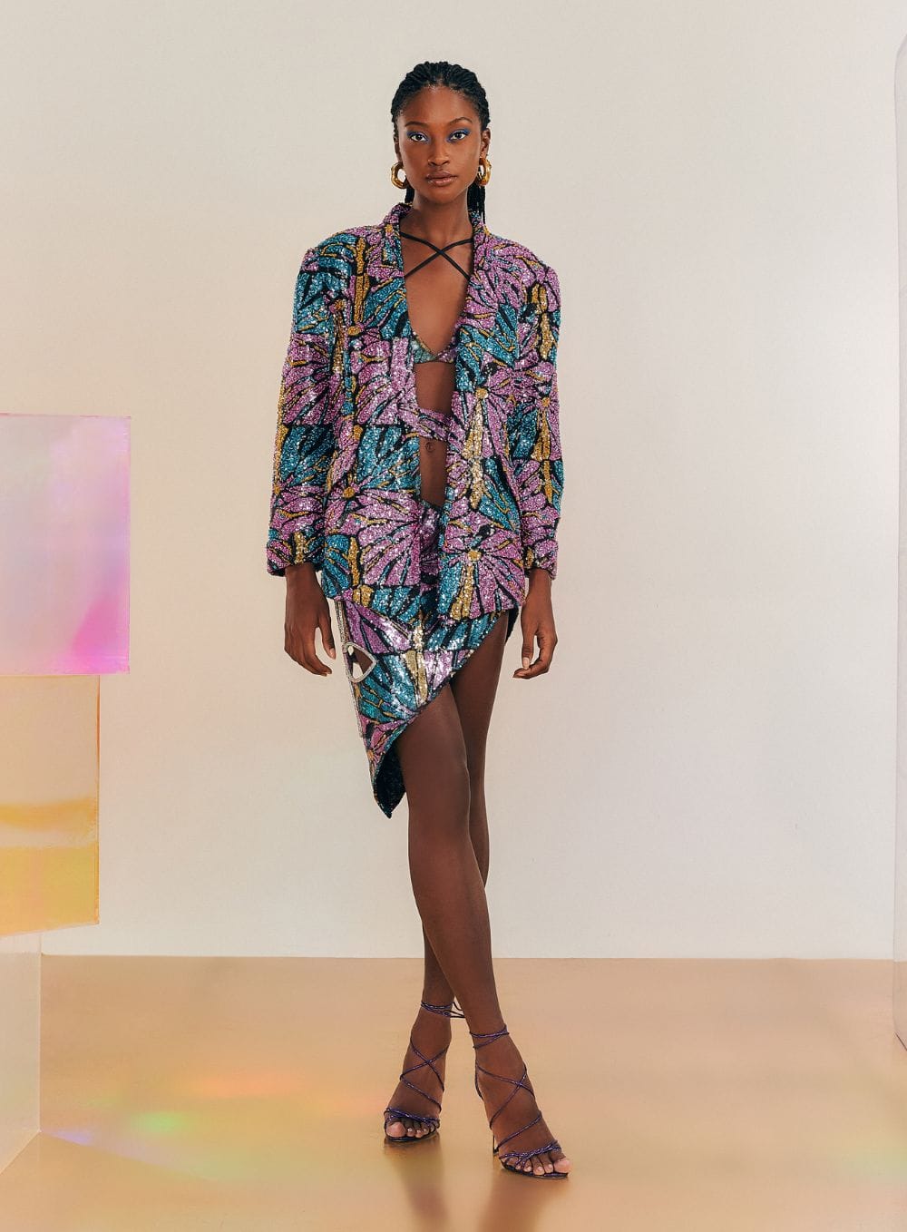 xr:d:DAFMaNywzGg:113,j:41339366869,t:22111801 BLAZER PAETIZADO COLORIDO - Imagem 1