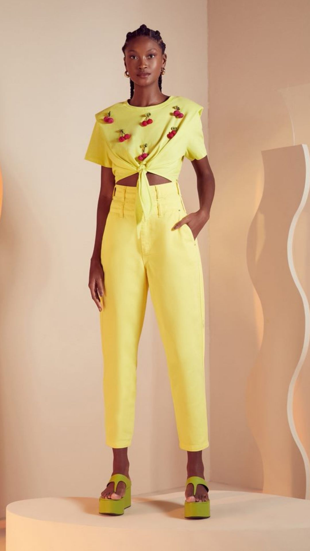 61443a86e6843af1654639efb6e36095.jpg CALCA SARJA AMARELO - Imagem 1