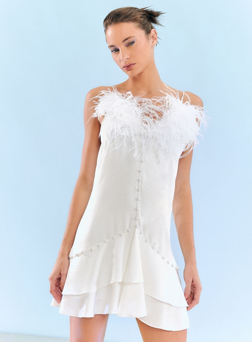 xr:d:DAFS_i5Cv8Q:3,j:42181234515,t:22112522 VESTIDO MINI BABADOS PLUMAS OFF WHITE - Imagem 1
