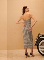 VESTIDO DECOTE METALIZADO PRETO - Imagem 2