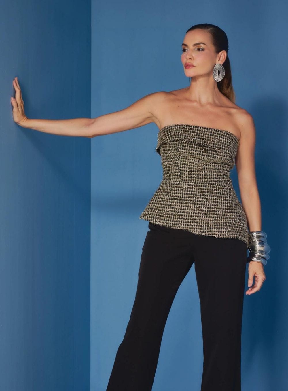 xr:d:DAGAukowDUc:3,j:1419056897394927896,t:24032718 BLUSA LUCIANA DOURADO - Imagem 1