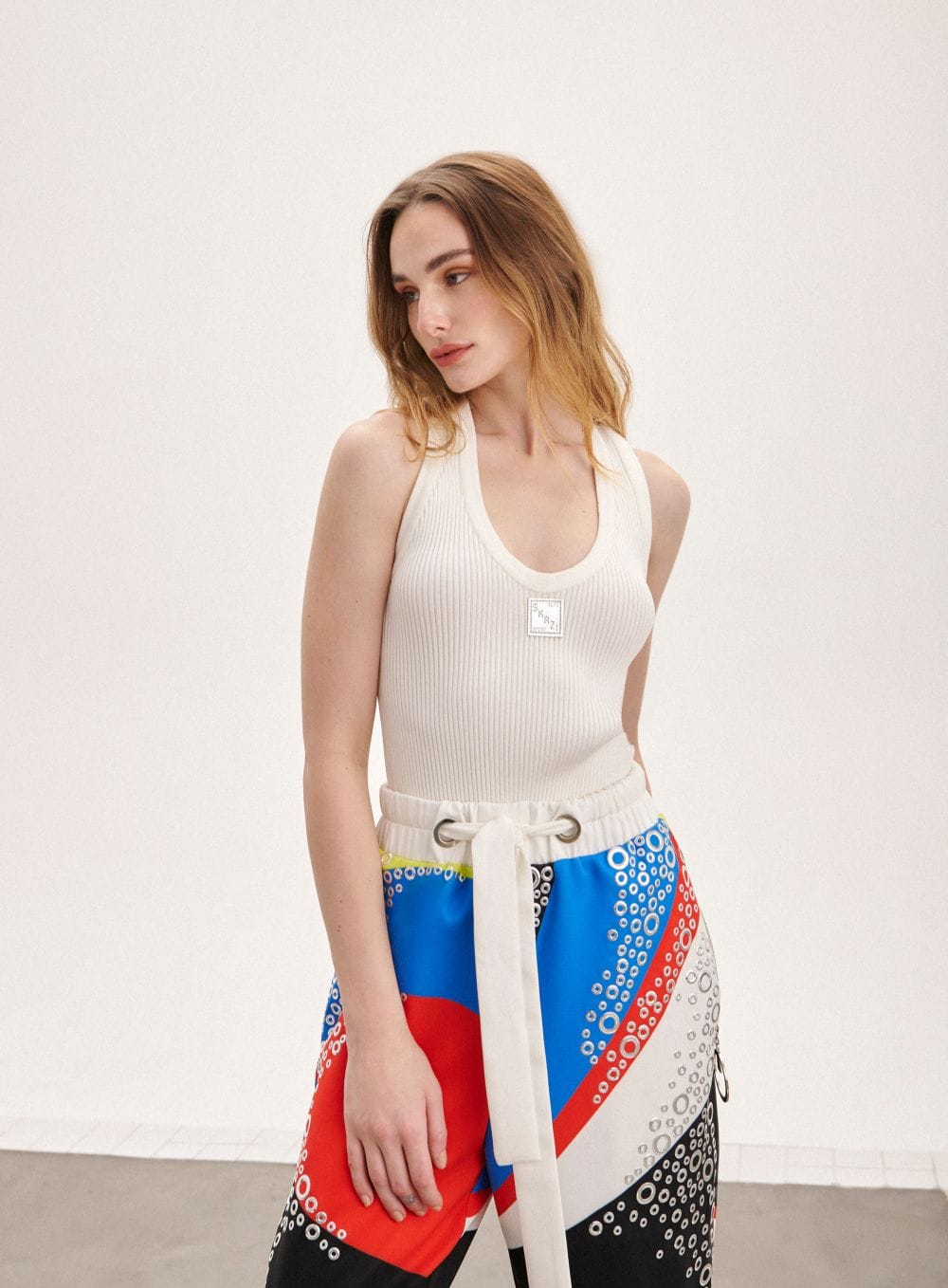 xr:d:DAFakyvHYi0:25,j:3802395236,t:23021616 CAMISETA TANK OFF WHITE - Imagem 1