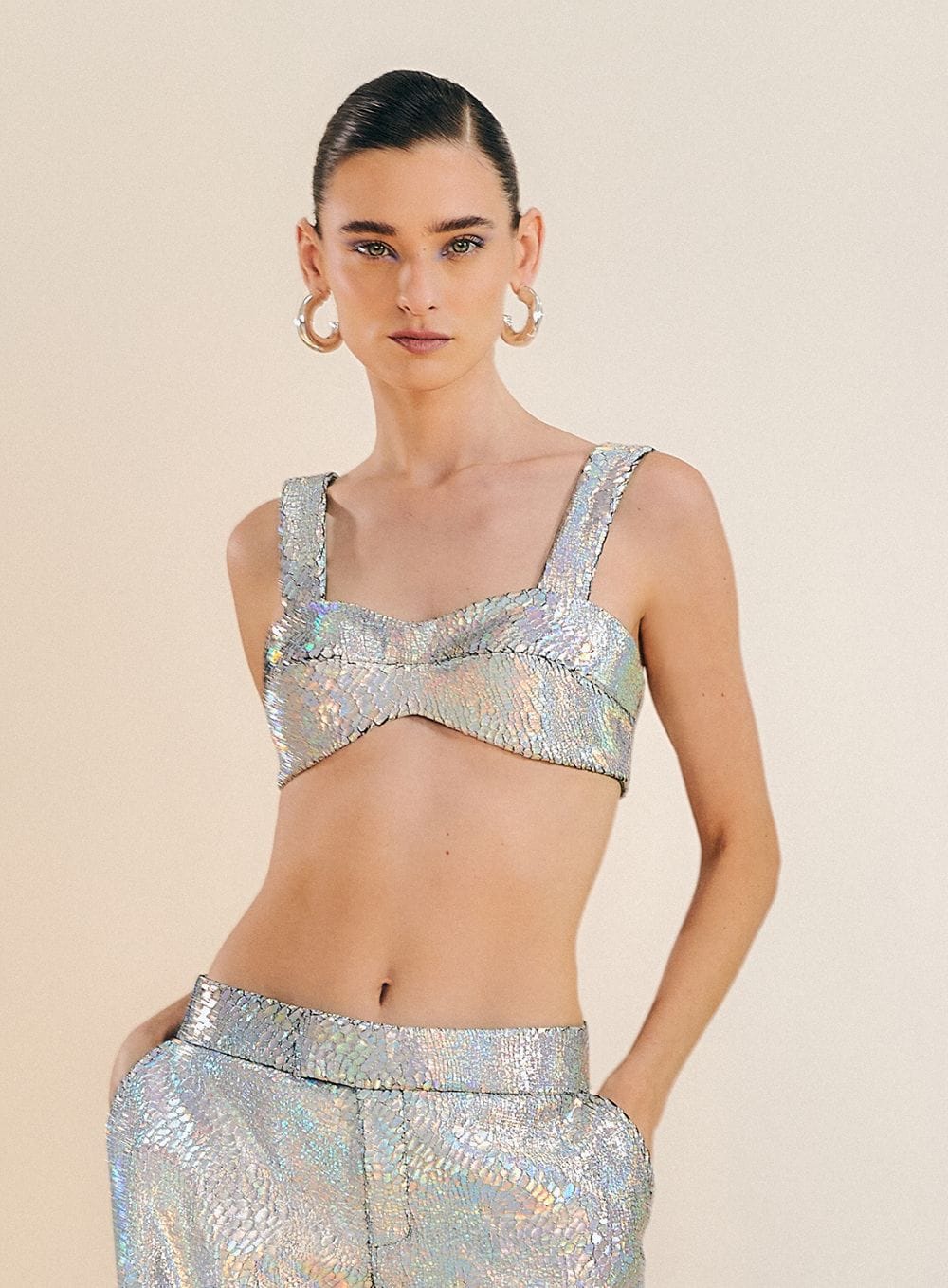 xr:d:DAFOYEQObHY:5,j:37395075145,t:22100716 TOP HOLOGRAMA PRATA - Imagem 1