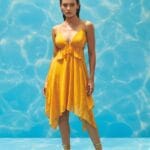 VESTIDO CURTO BARRA ASSIMETRICA AMARELO OURO