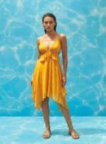 VESTIDO CURTO BARRA ASSIMETRICA AMARELO OURO