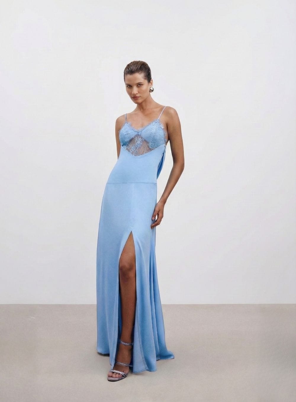 e85be153a0f4390794c828fe4b4d69c6.jpg VESTIDO SLIP DECOTE RENDA AZUL - Imagem 1