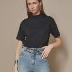 T-SHIRT BASIC GOLA ALTA RIBANA PRETO